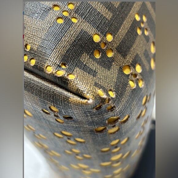 Authentic FENDI Zucca Brown Yellow Flower Pulling Zucca Tote Bag Zip Closure - Picture 7 of 14